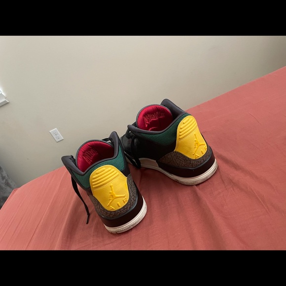 Jordan 3s 10.5 men - Picture 2 of 5